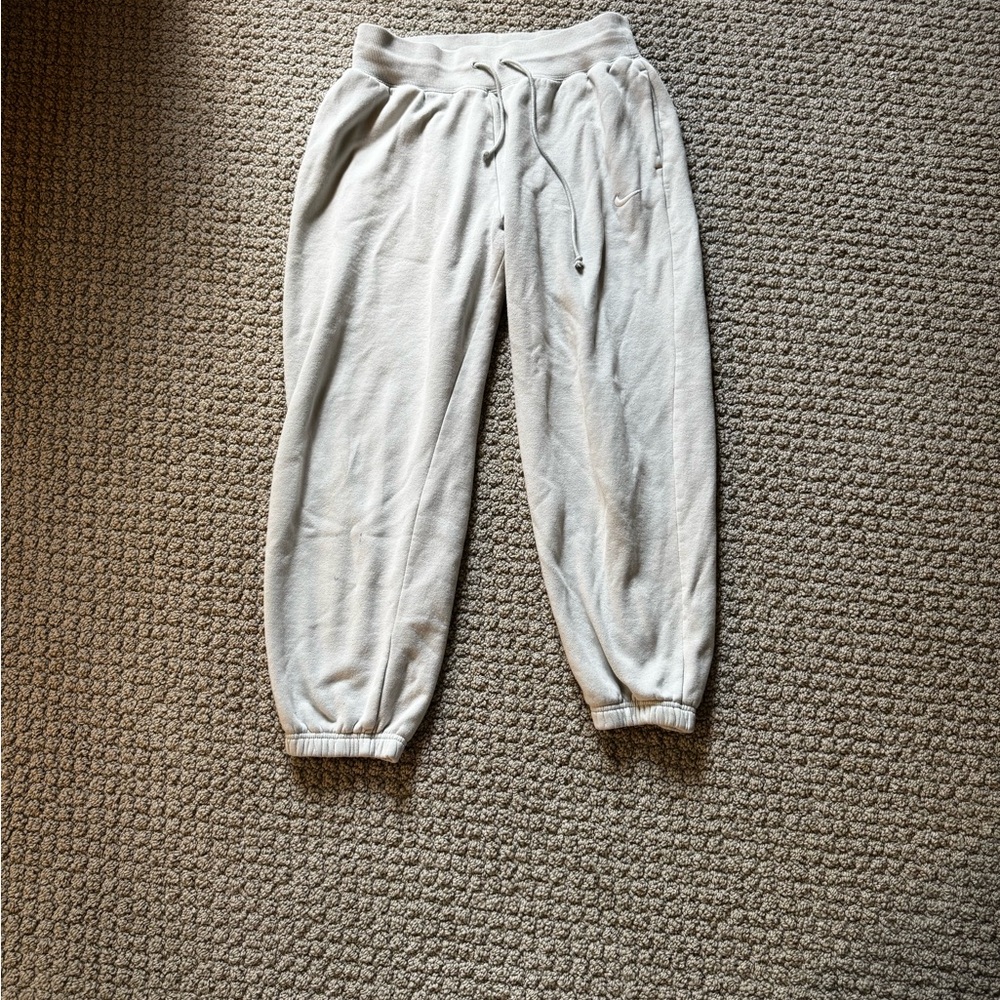 Nike Gray Sweatpants with Elastic Cuffs and Relaxed Fit